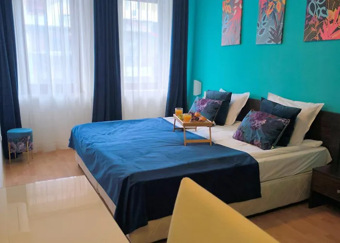 Botanique - Cozy With Free Bottle Of Wine Apartman