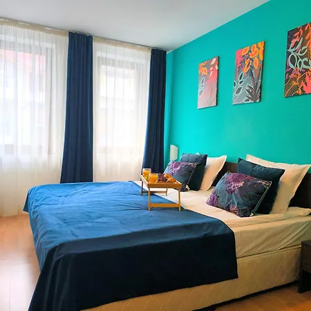 Apartamento Botanique - Spacious 1br, Terrace, Free Parking