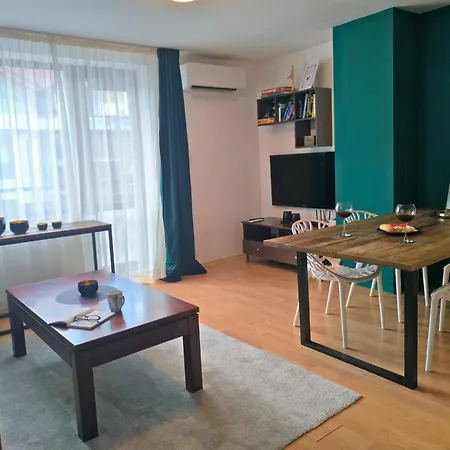 Apartamento Botanique - Spacious 1br, Terrace, Free Parking