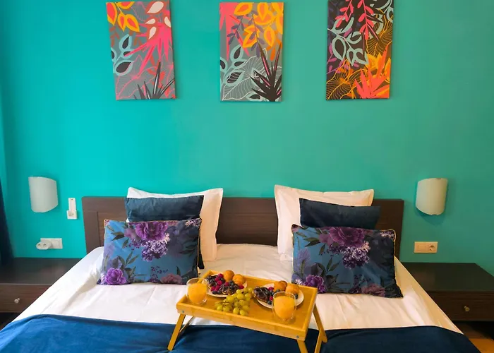 Botanique - Cozy With Free Bottle Of Wine *